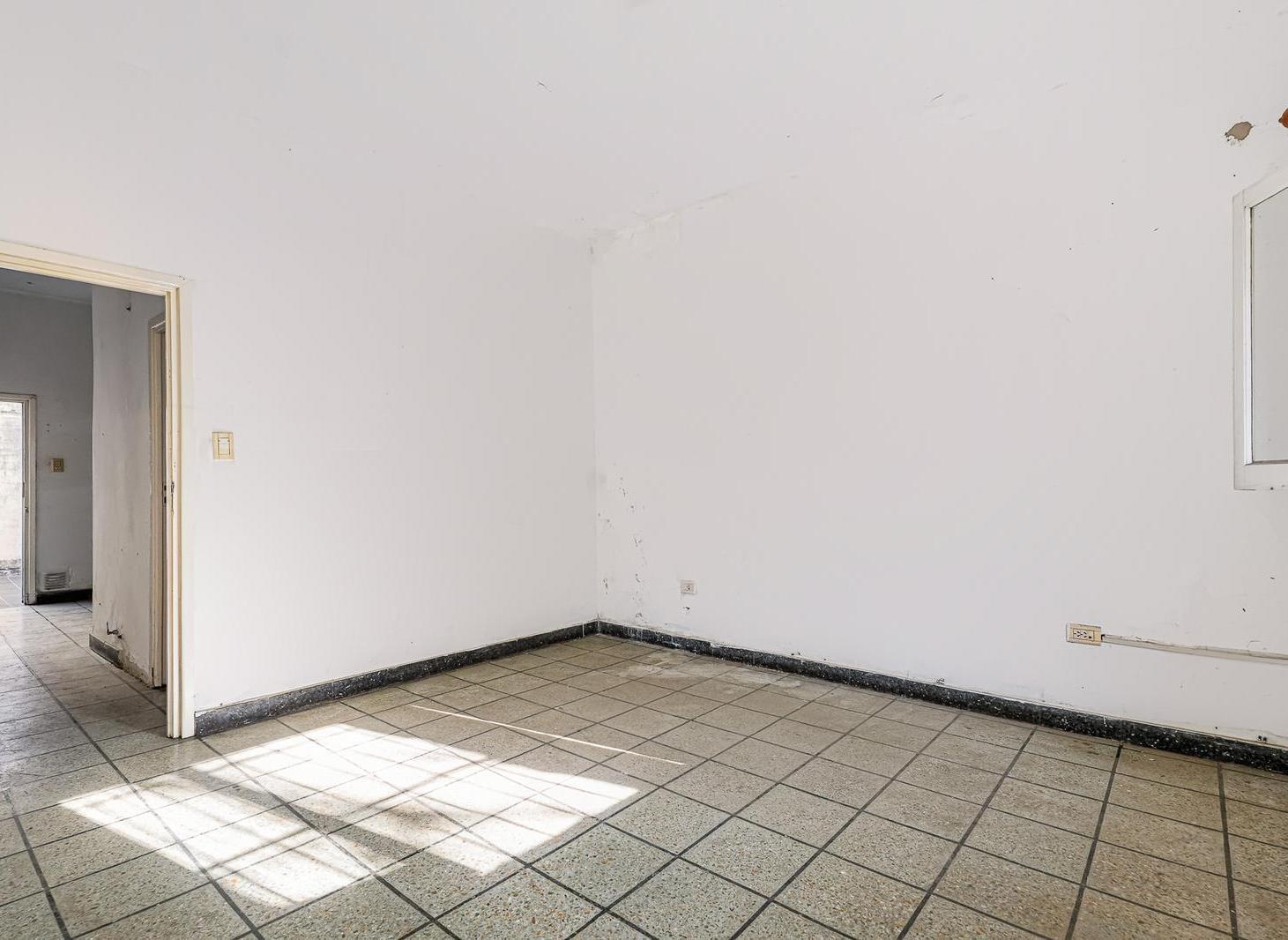 Foto de PH 3 Ambientes a Refaccionar con Terraza y Entrada Independiente, imagen 5