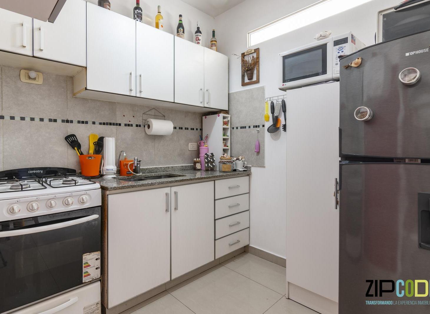 Foto de Venta Monoambiente dividido en Living comedor y Habitación con Balcón y, imagen 1