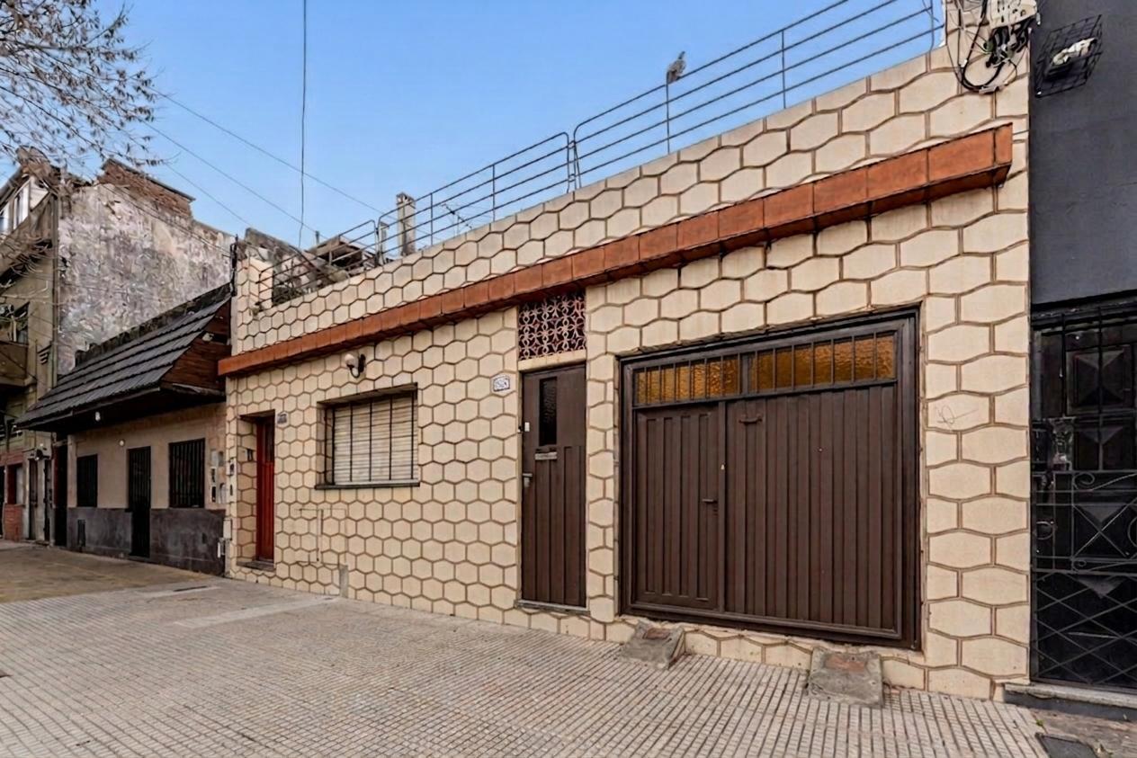 Foto de PH al frente en venta sin expensas con cochera ideal 2 familias, imagen 1