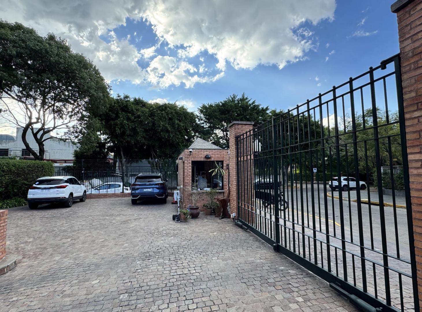Foto de Venta Cochera Desc - Jardines de San Isidro 2 - Acc. Alamo, imagen 1
