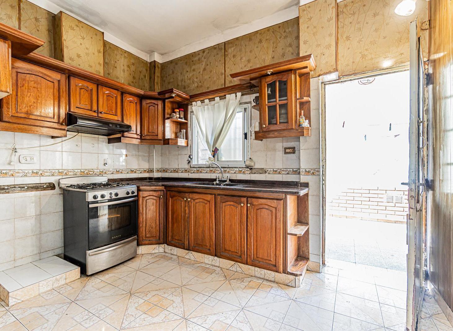 Foto de VENTA PH CON LOCAL EN GENERAL SAN MARTIN - SIN EXPENSAS, imagen 2
