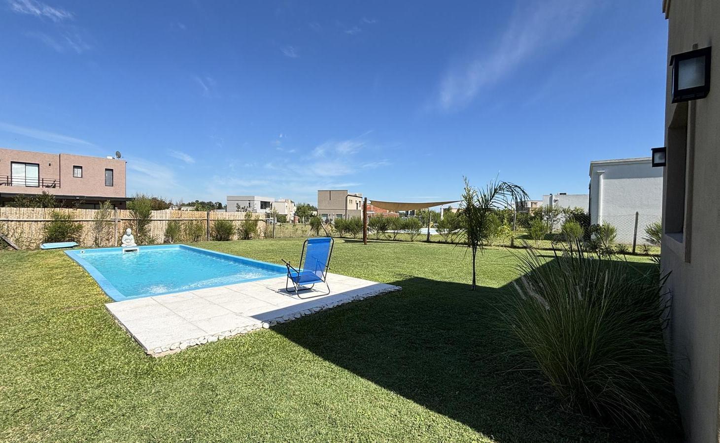 Foto de VENTA CASA 4AMB PILETA AMPLIO LOTE INTERNO CASI NUEVA PILAR DEL ESTE, imagen 2