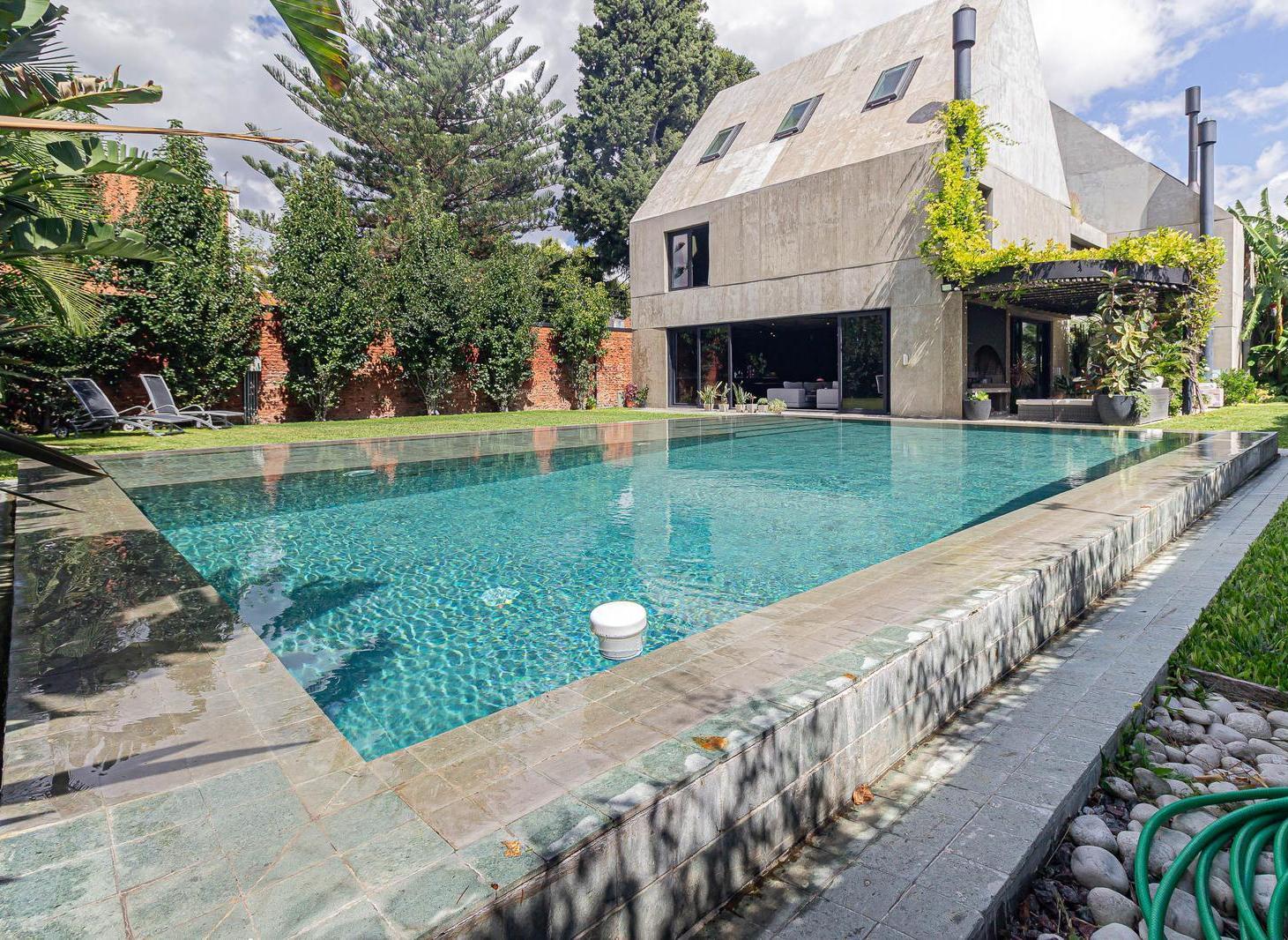 Foto de Venta Casa en Lomas de Zamora Moderna, imagen 1