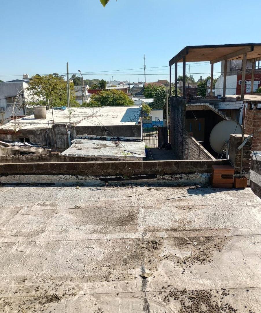 Foto de Venta de terreno en Isidro Casanova con 2 locales al frente, imagen 5