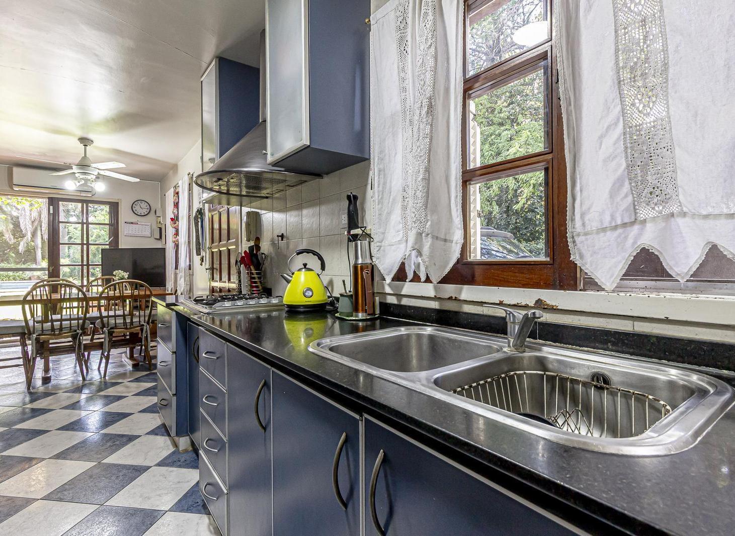 Foto de Venta Casa 5 amb en Don Torcuato con jardín, pileta, quincho y cochera, imagen 3