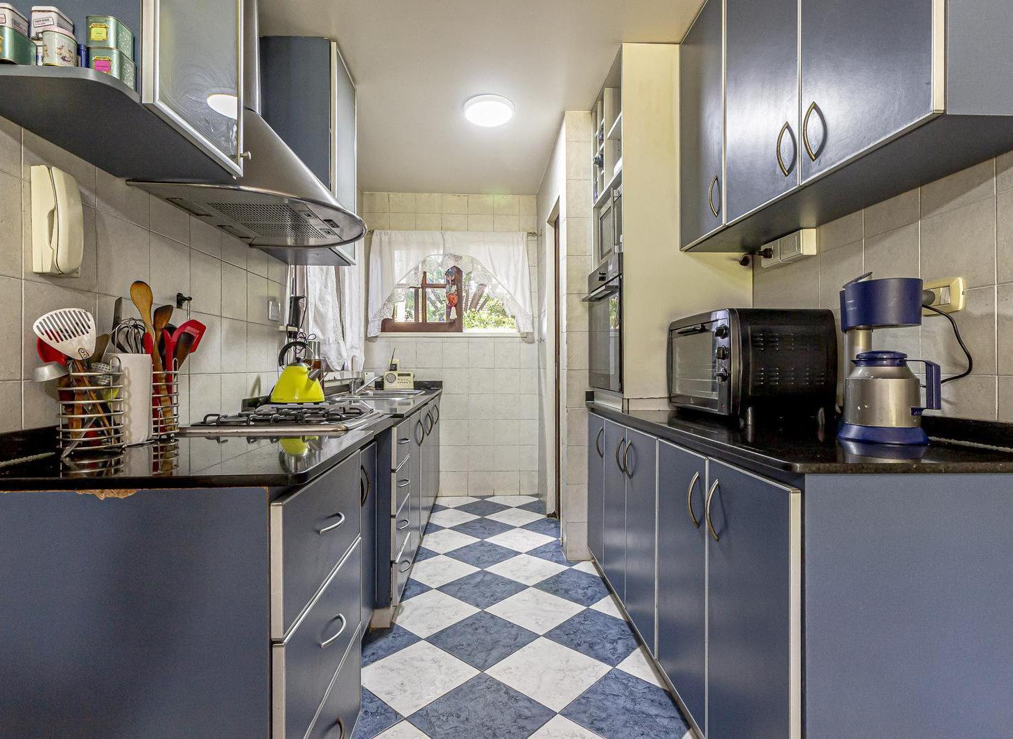 Foto de Venta Casa 5 amb en Don Torcuato con jardín, pileta, quincho y cochera, imagen 4