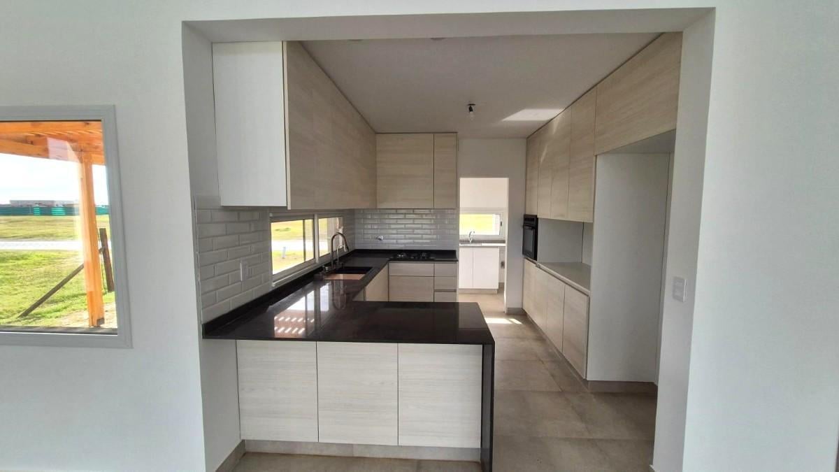 Foto de VENTA CASA 5 AMBIENTES PUERTOS DEL LAGO SECTOR NATIVAS CON PILETA, imagen 5