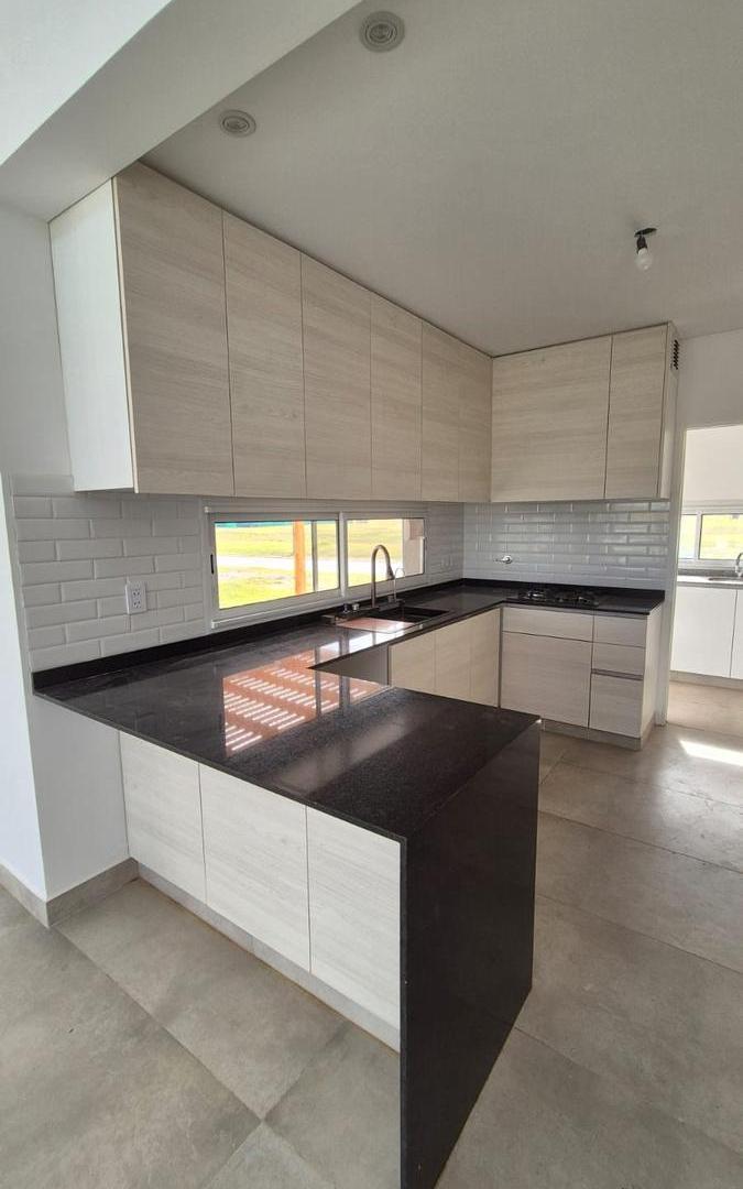 Foto de VENTA CASA 5 AMBIENTES PUERTOS DEL LAGO SECTOR NATIVAS CON PILETA, imagen 2