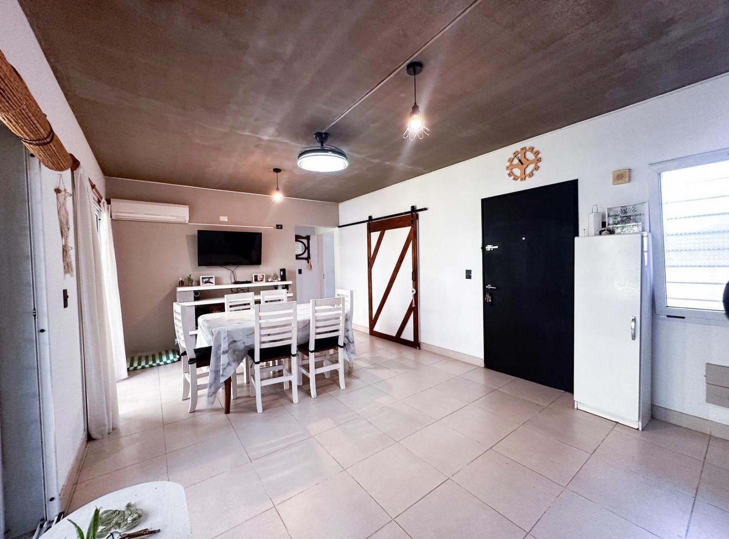 Foto de Casa en venta 4 ambientes, con pileta, parque y parrilla en barrio semi, imagen 4