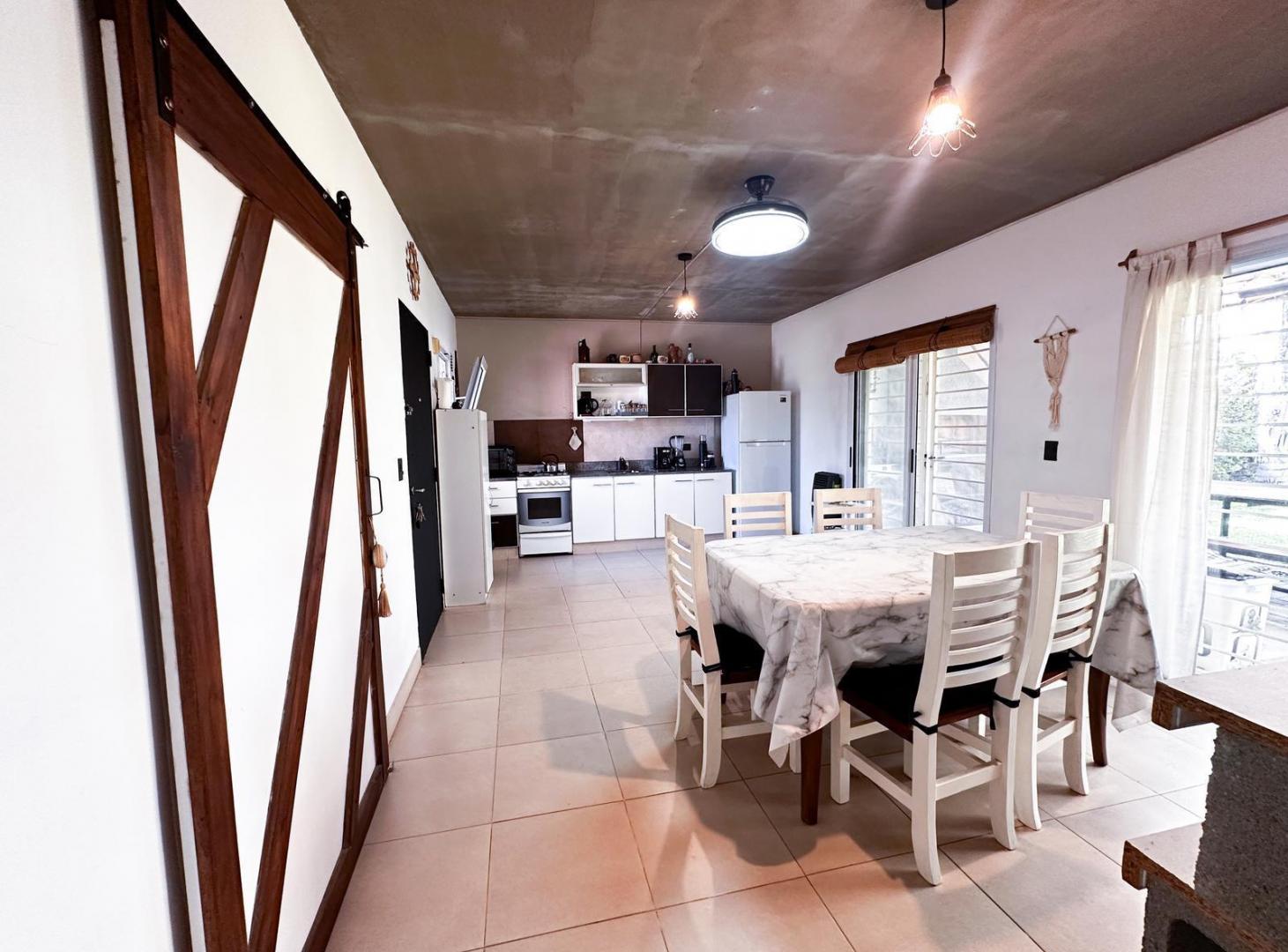 Foto de Casa en venta 4 ambientes, con pileta, parque y parrilla en barrio semi, imagen 5
