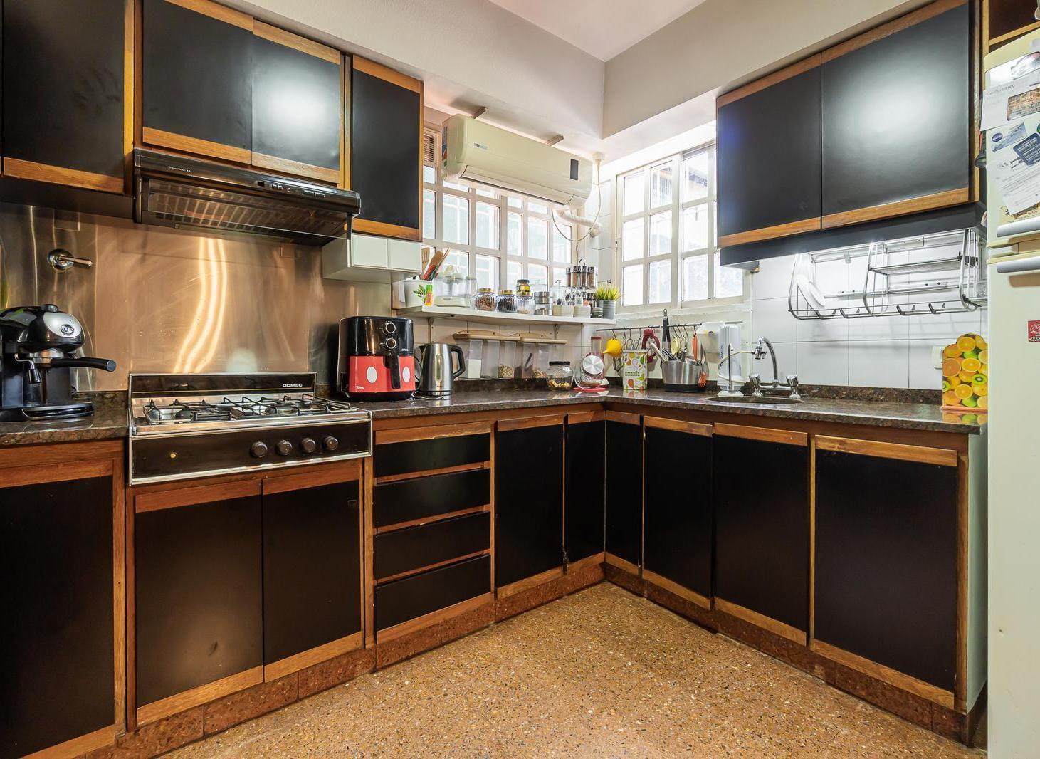 Foto de Chalet en Venta 6 Ambientes Apto Crédito en Ramos Mejía con Cochera y, imagen 2