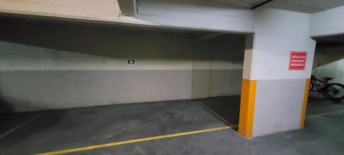 Foto de Venta de 4 espaciosas cocheras fijas y cubiertas. Excelente ubicación, imagen 3