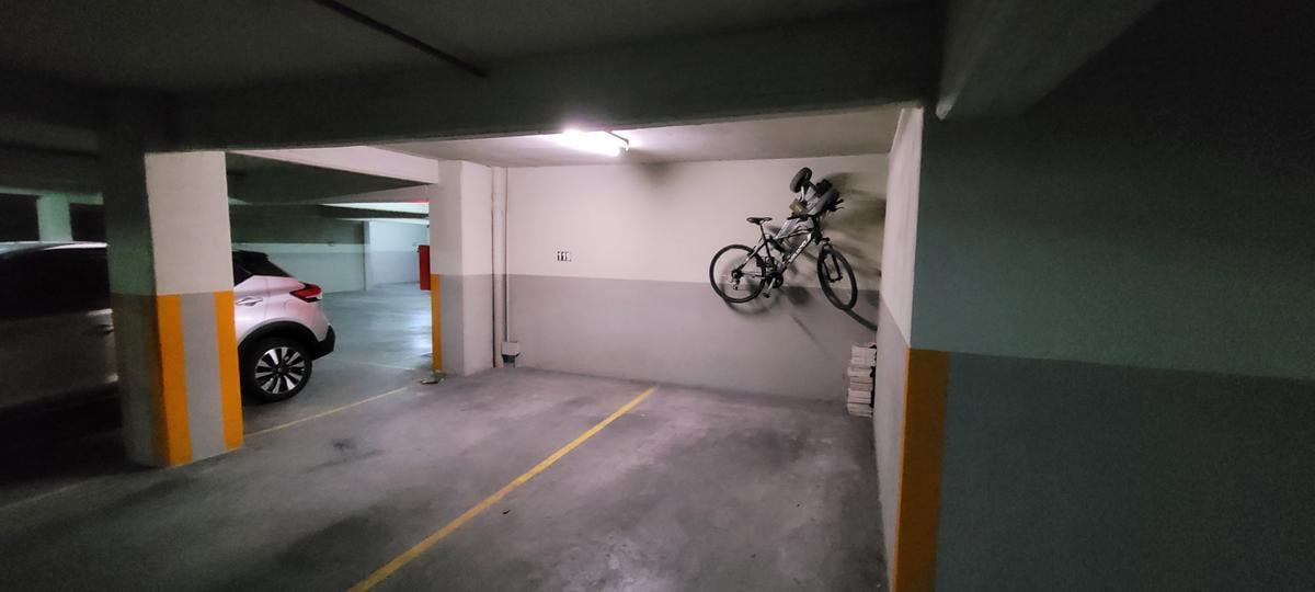 Foto de Venta de 4 espaciosas cocheras fijas y cubiertas. Excelente ubicación, imagen 2