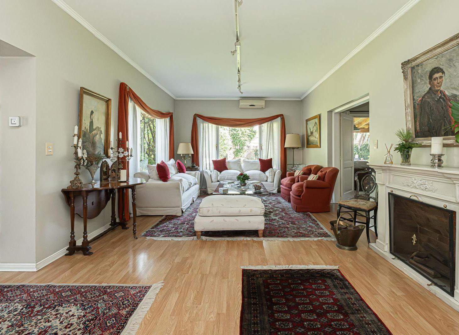 Foto de Venta Moderna Casa 5 dorm. San Isidro, imagen 3