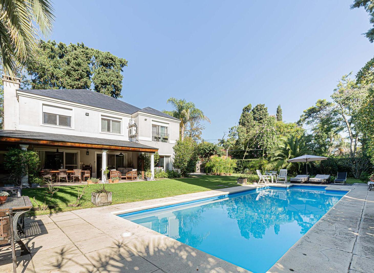 Foto de Venta Moderna Casa 5 dorm. San Isidro, imagen 2