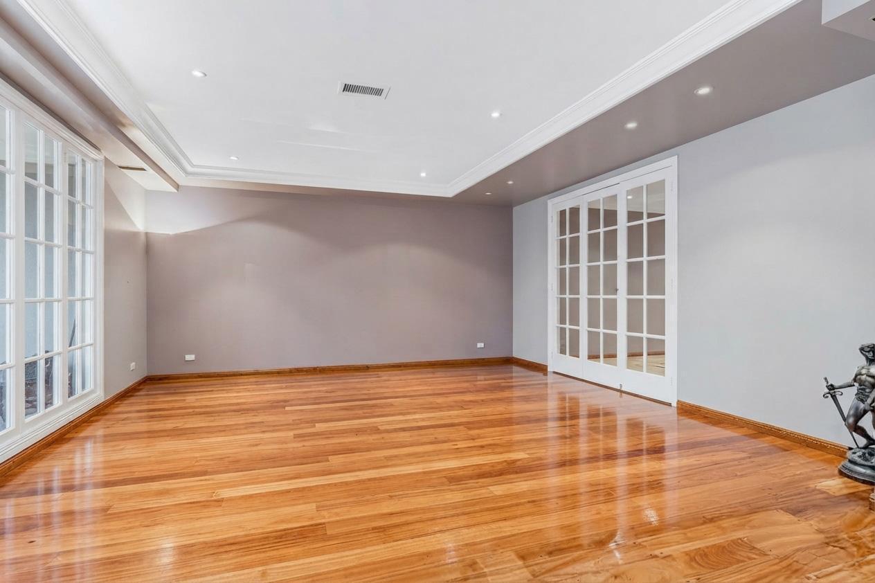 Foto de Venta | Casa 8 Ambientes | 4 Cocheras | Quincho | Playroom | Ramos Mejía, imagen 2