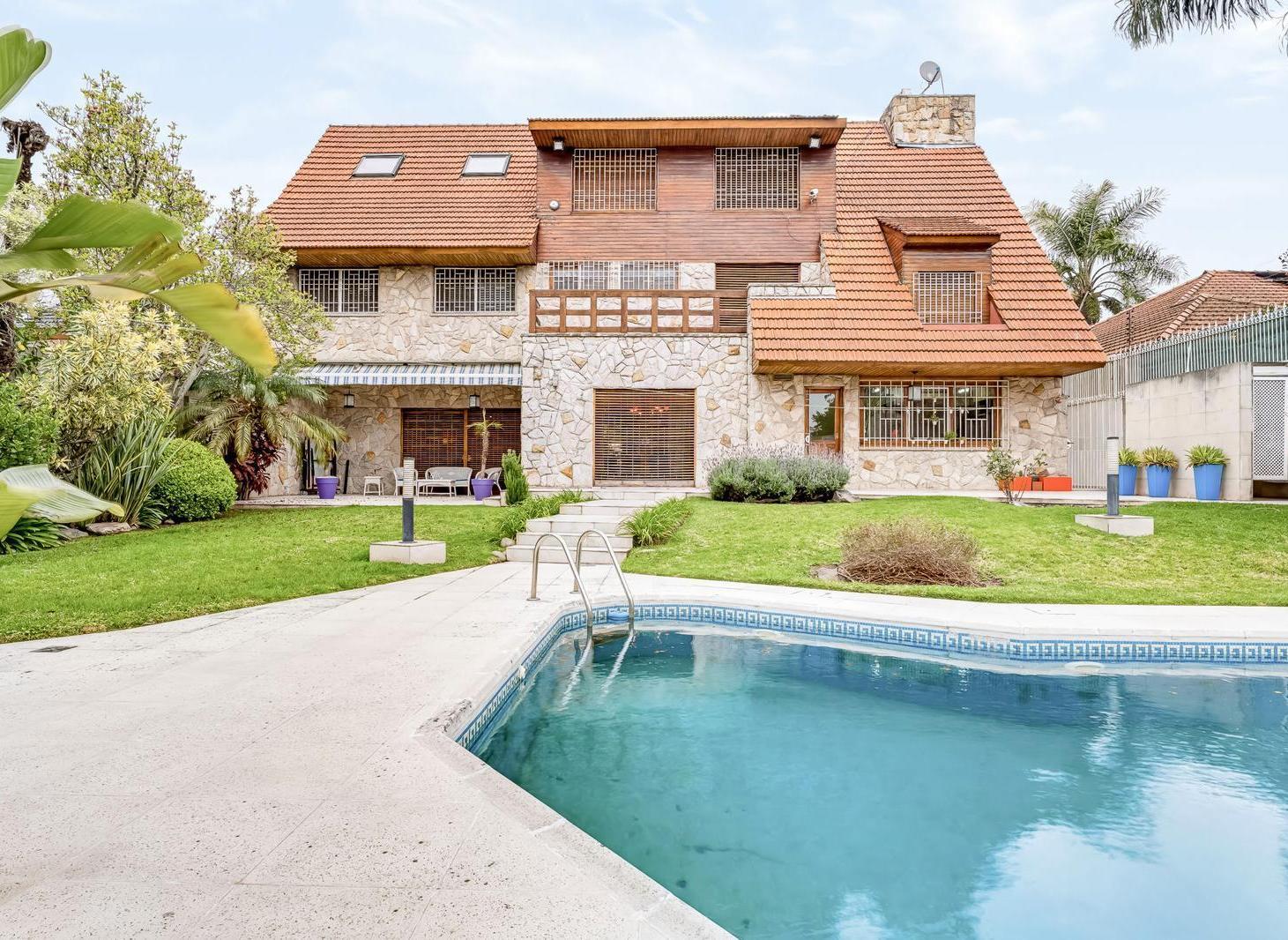 Foto de Venta | Casa 8 Ambientes | 4 Cocheras | Quincho | Playroom | Ramos Mejía, imagen 1