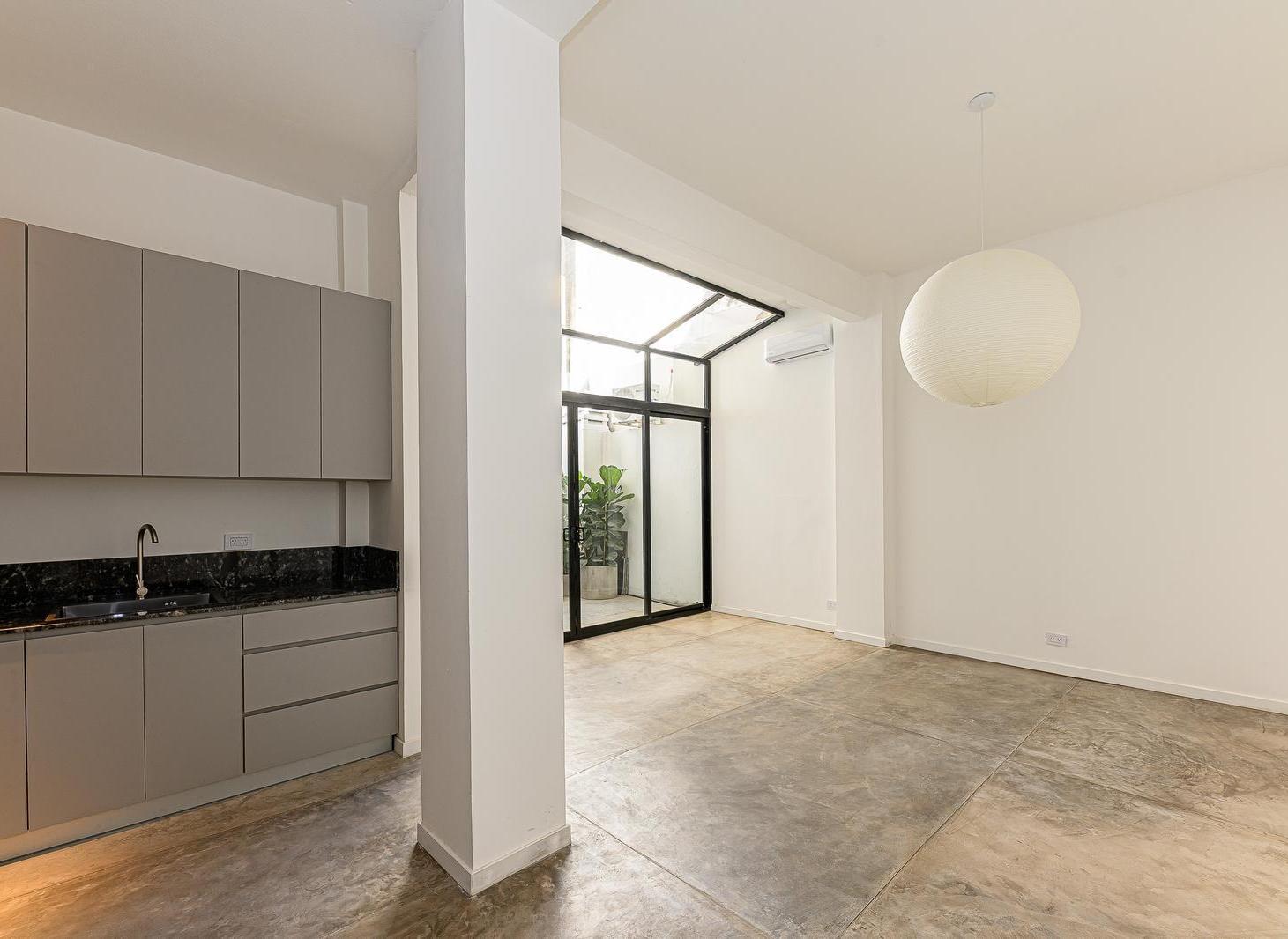 Foto de Venta amplio monoambiente 48 m2 Renovado. Planta baja con patio, imagen 4