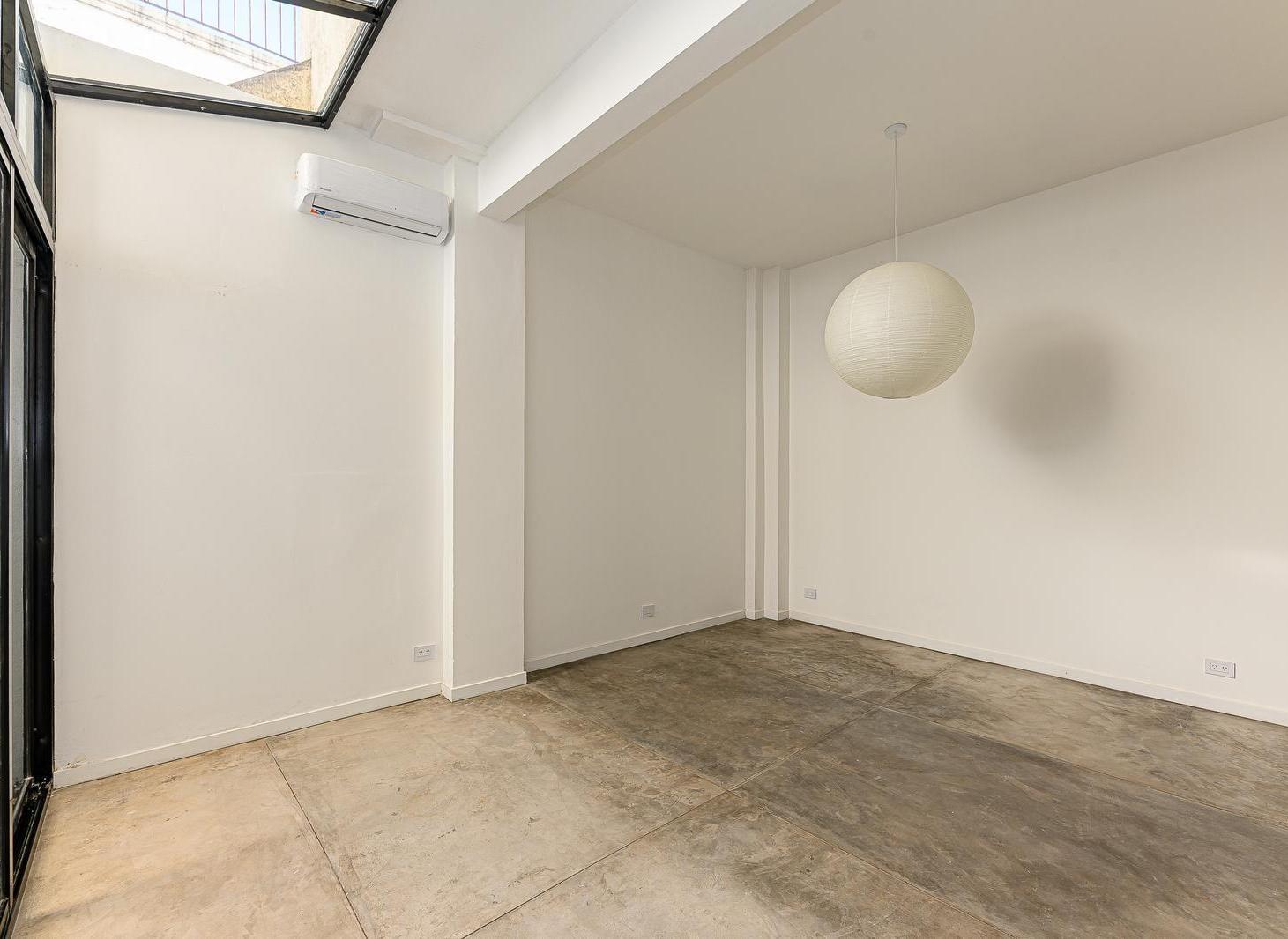 Foto de Venta amplio monoambiente 48 m2 Renovado. Planta baja con patio, imagen 2