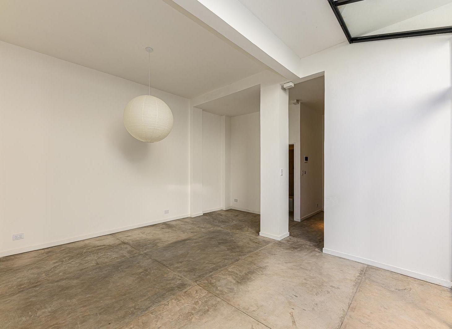 Foto de Venta amplio monoambiente 48 m2 Renovado. Planta baja con patio, imagen 3