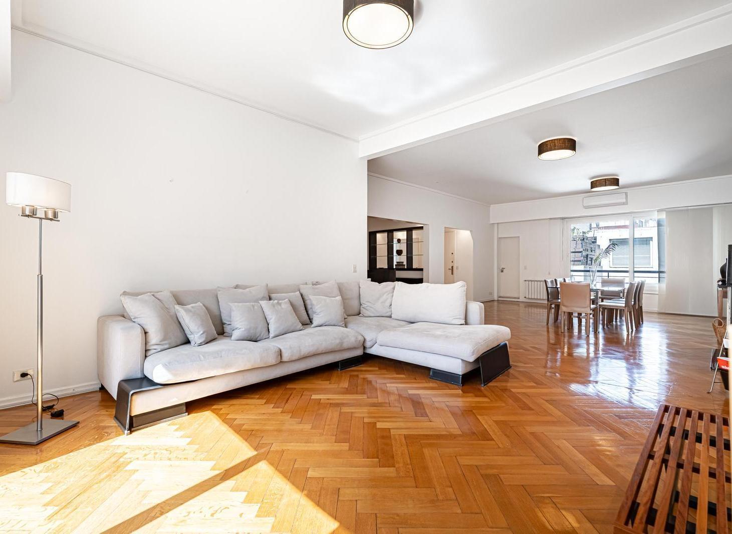 Foto de DEPARTAMENTO EN RECOLETA CON TERRAZA PRIVADA Y PARRILLA | COCHERA +, imagen 2