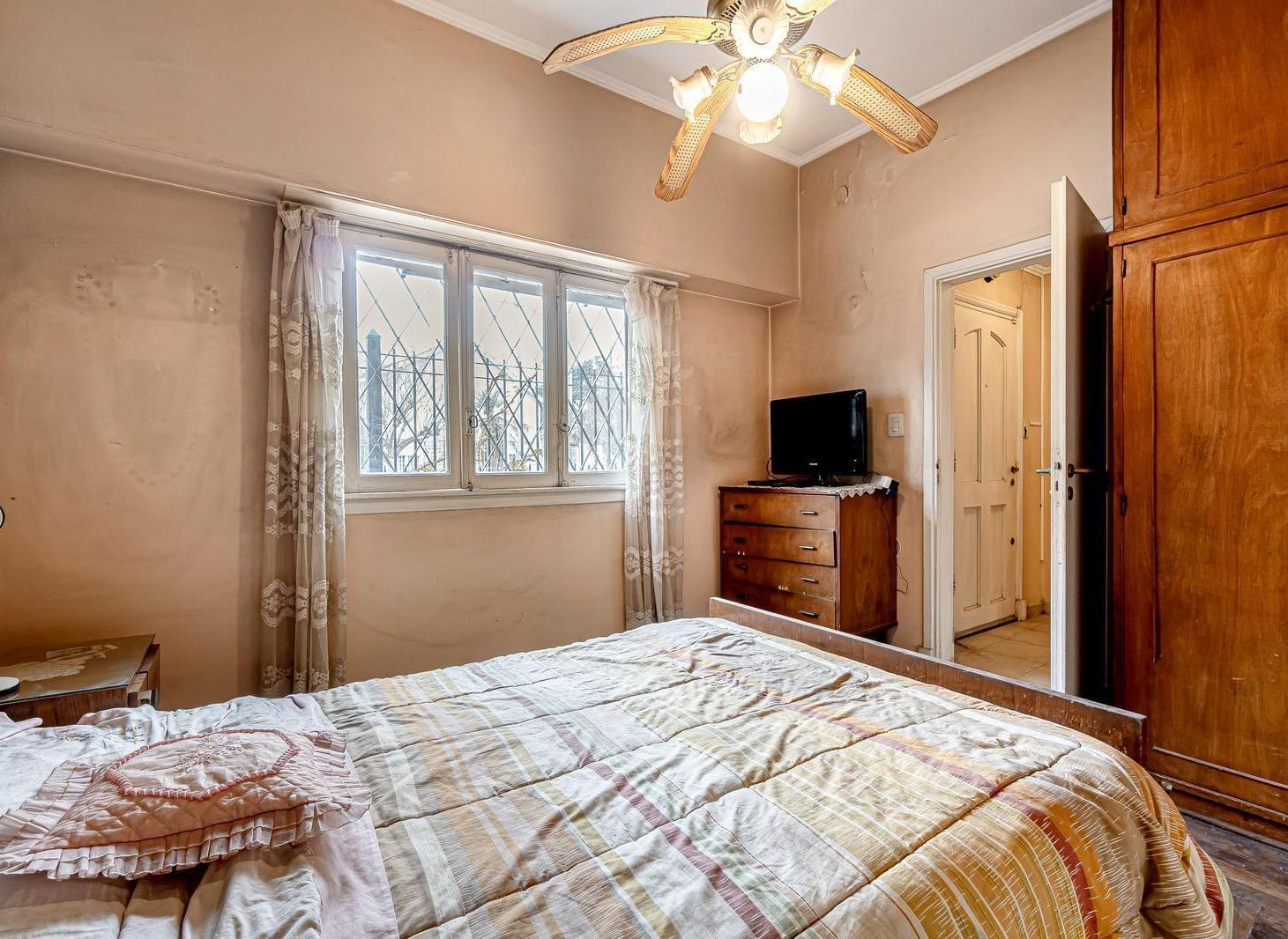 Foto de VENTA CASA EN TEMPERLEY | LOTE EN ESQUINA | 2 PLANTAS | 2 COCHERAS, imagen 4