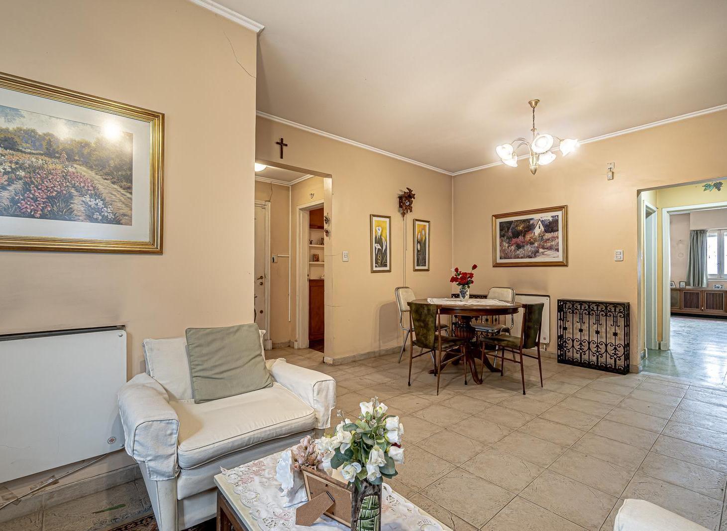 Foto de VENTA CASA EN TEMPERLEY | LOTE EN ESQUINA | 2 PLANTAS | 2 COCHERAS, imagen 3