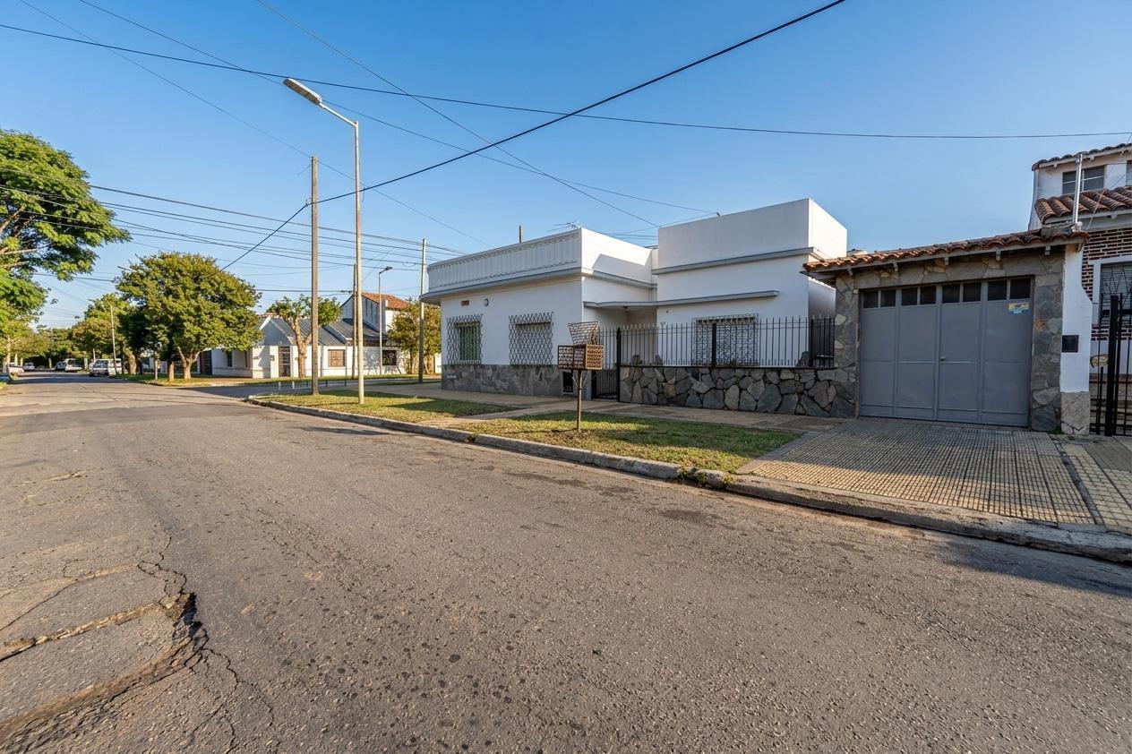 Foto de VENTA CASA EN TEMPERLEY | LOTE EN ESQUINA | 2 PLANTAS | 2 COCHERAS, imagen 1