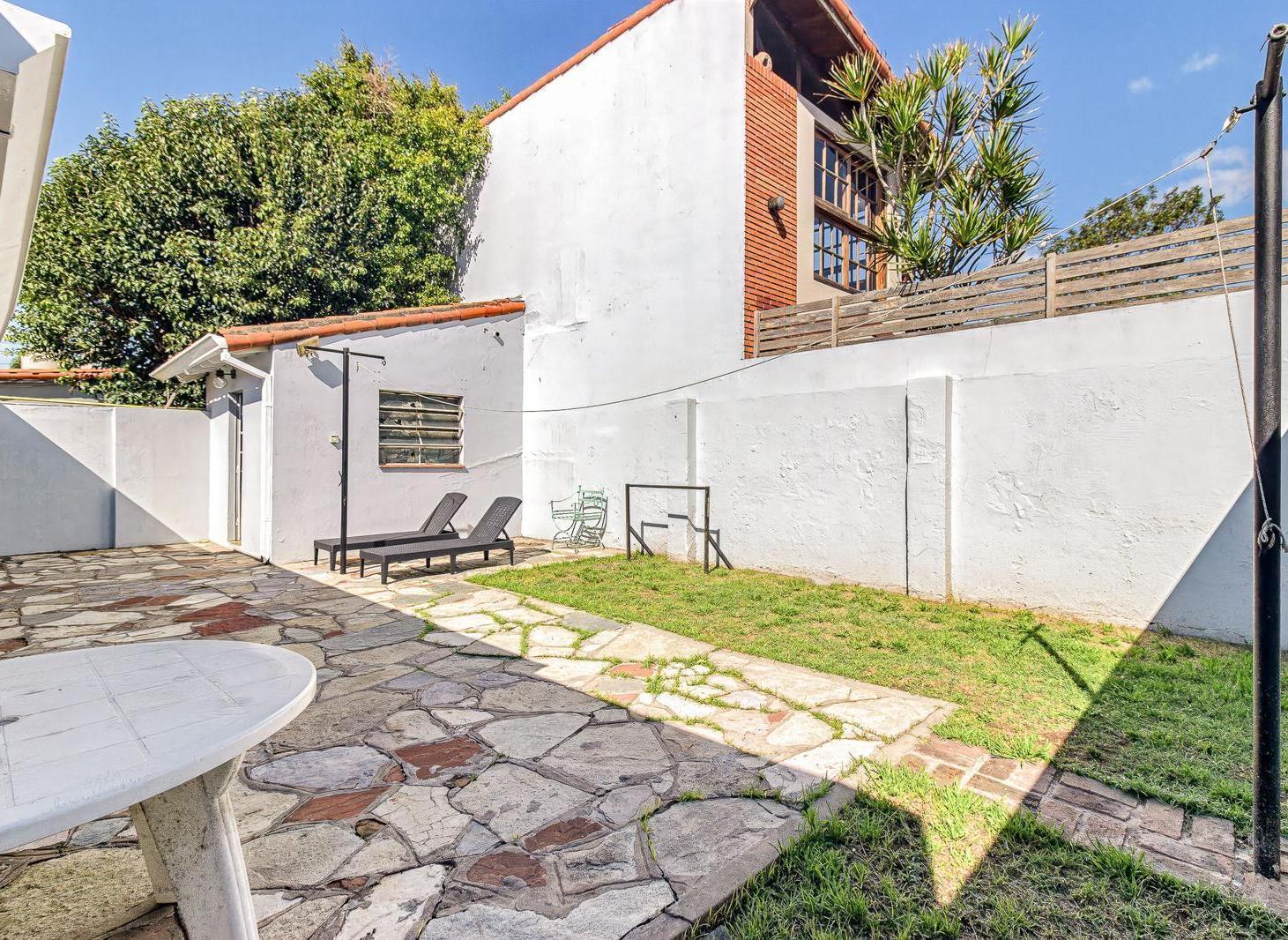 Foto de Venta de Amplia casa de 4 ambientes con patio jardín y cochera cubierta, imagen 4