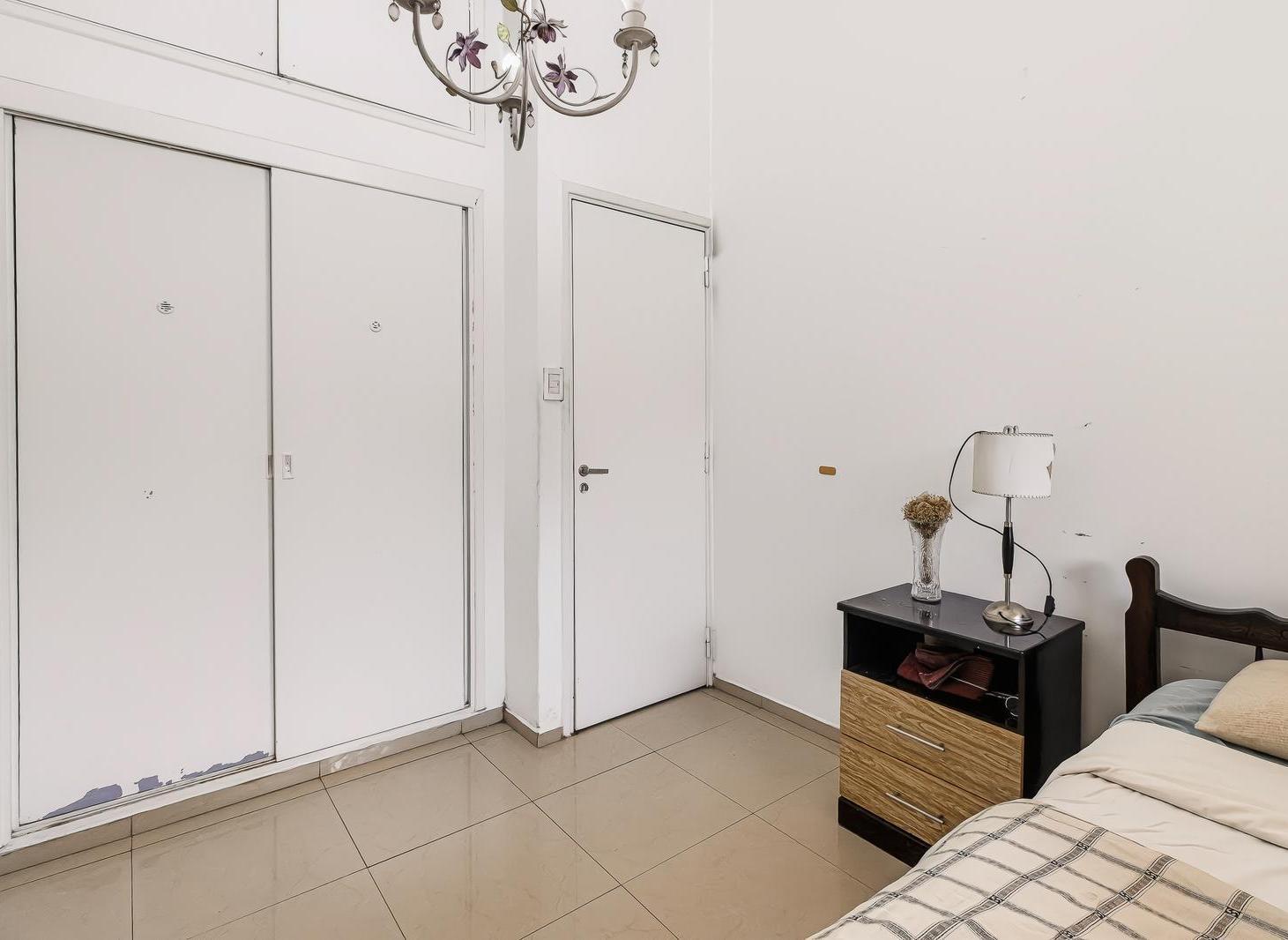 Foto de Venta de Amplia casa de 4 ambientes con patio jardín y cochera cubierta, imagen 3