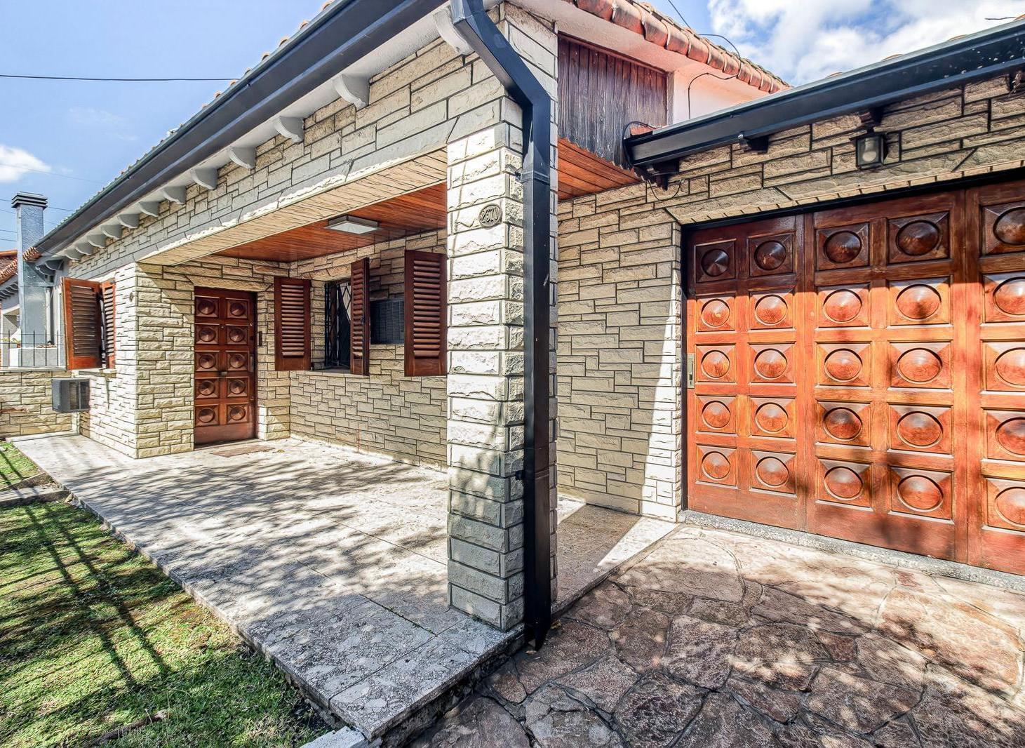 Foto de Venta de Amplia casa de 4 ambientes con patio jardín y cochera cubierta, imagen 2