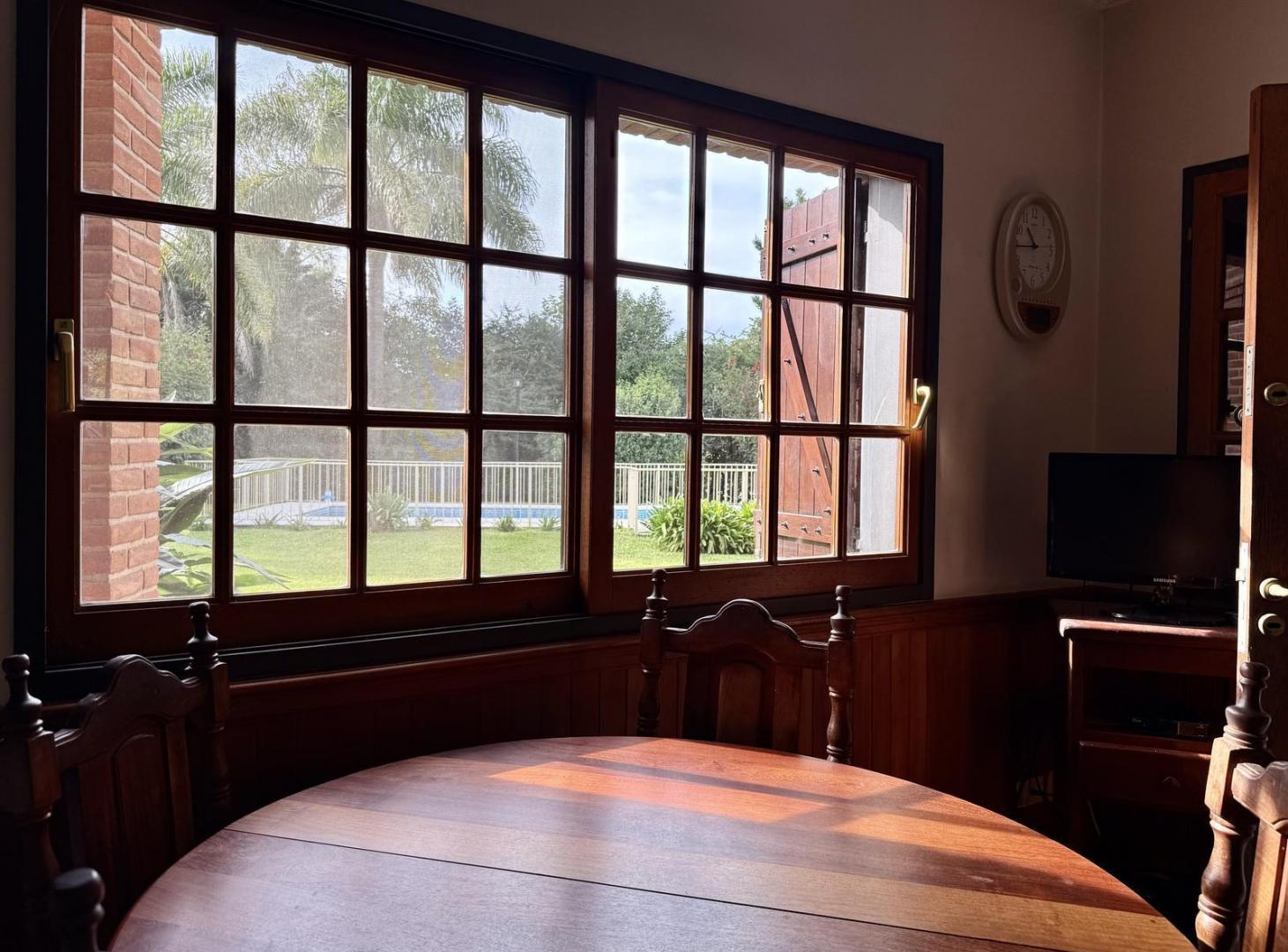 Foto de VENTA CASA 5 AMB Y ESCRITORIO PILAR LOTE INTERNO PERMUTA SAINT, imagen 5