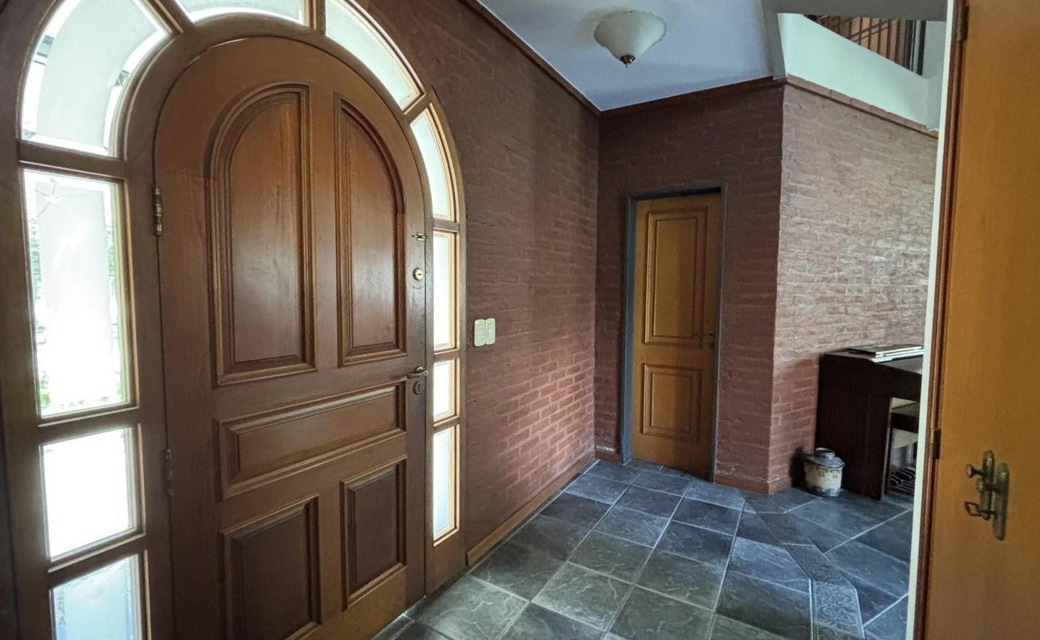 Foto de VENTA CASA 5 AMB Y ESCRITORIO PILAR LOTE INTERNO PERMUTA SAINT, imagen 3