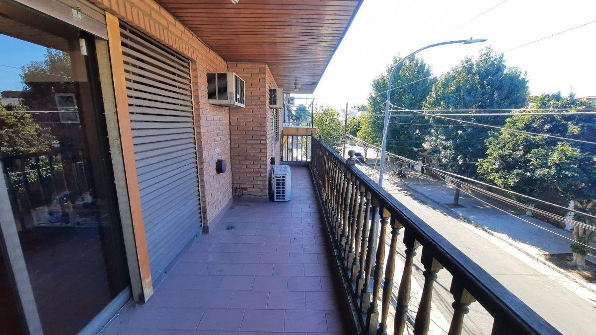 Foto de Casa en 3 plantas 5 amb y Galpon. Uso comercial y residencial, imagen 3