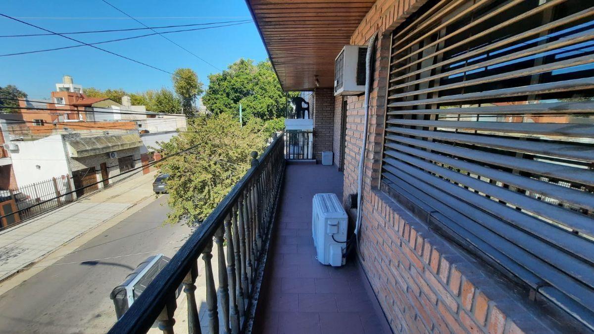 Foto de Casa en 3 plantas 5 amb y Galpon. Uso comercial y residencial, imagen 2