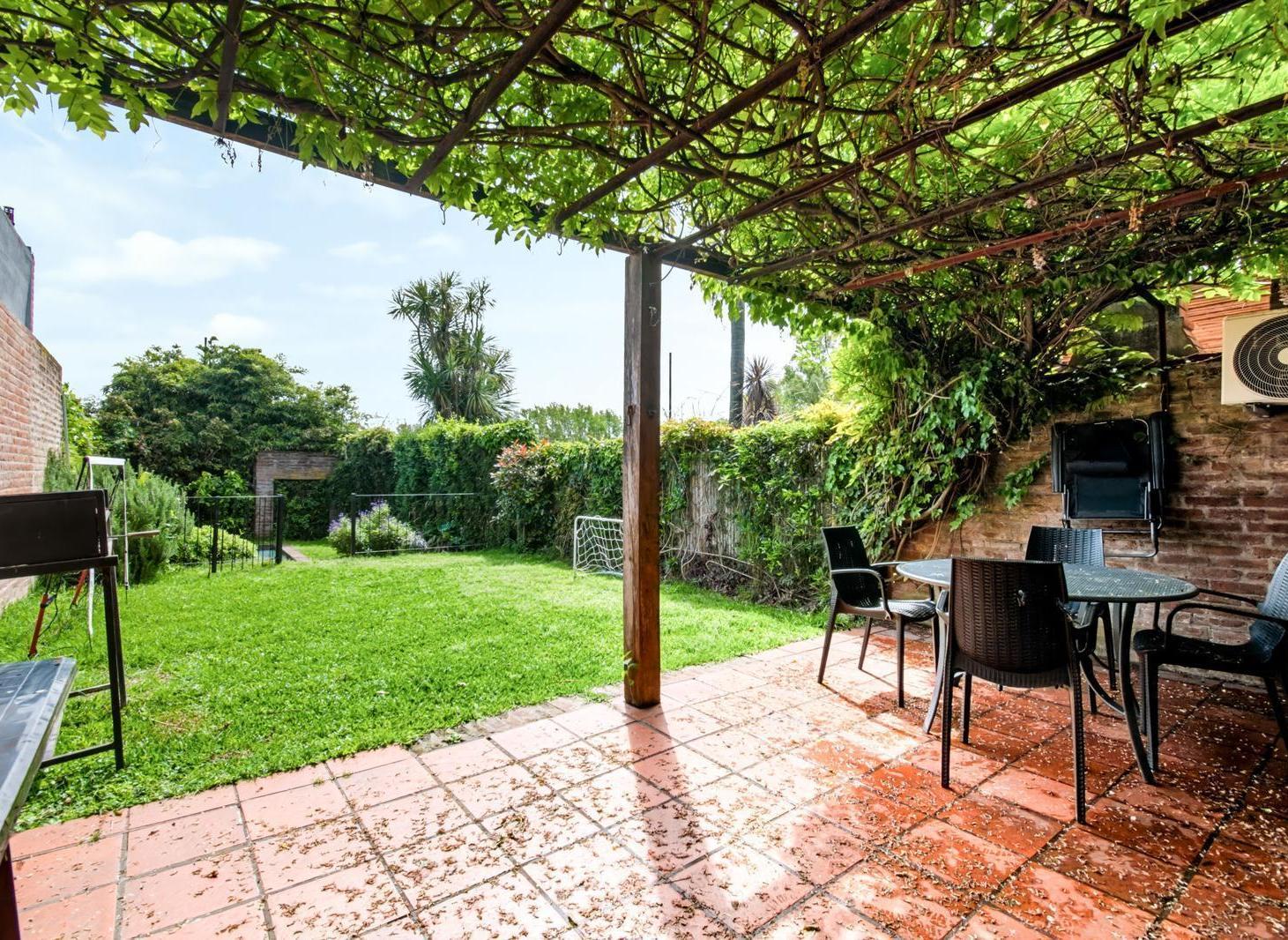 Foto de Venta ph tipo casa 3 dorm apto credito Pileta Jardin Cochera Sin, imagen 2