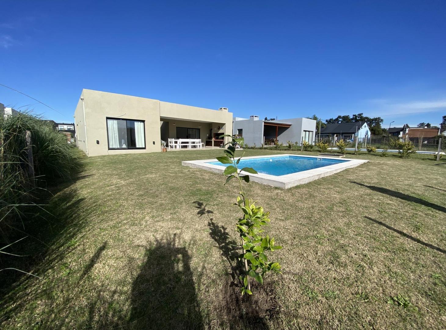 Foto de VENTA CASA 4AMB PILETA PARRILLA LOTE INTERNO OPORTUNIDAD, imagen 2