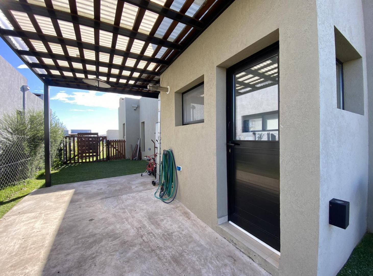 Foto de VENTA CASA 4AMB PILETA PARRILLA LOTE INTERNO OPORTUNIDAD, imagen 4