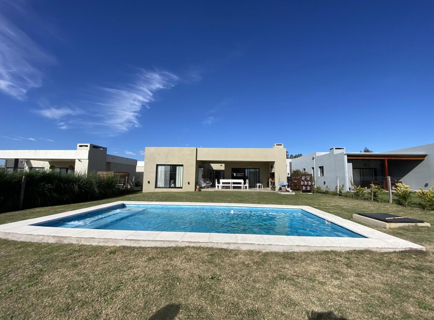 Foto de VENTA CASA 4AMB PILETA PARRILLA LOTE INTERNO OPORTUNIDAD, imagen 1