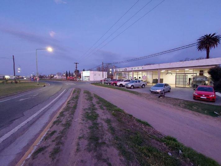 Vendo Dos Locales Comerciales Muy Bien Ubicados en Saladillo 1