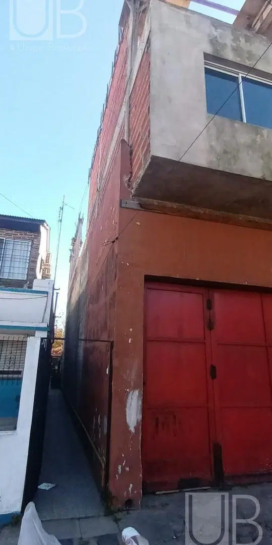 Excelente Galpón con 8 Departamentos. En Block!!! 5