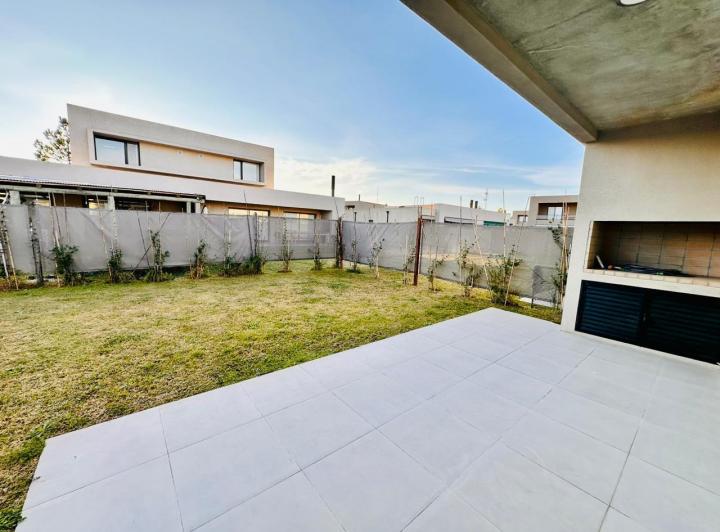 Casa en "Condominio DM", Barrio cerrado. Don Mateo Funes 4