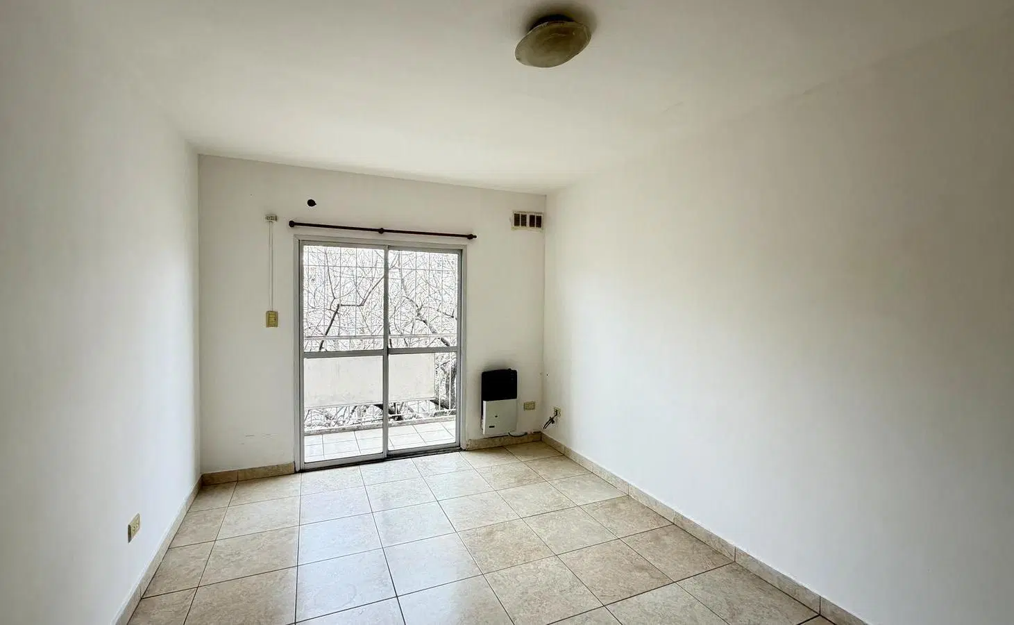 Departamento Escalera. Pasco 90 esq. Necochea. Facultades. Abasto. Av Pellegrini 4