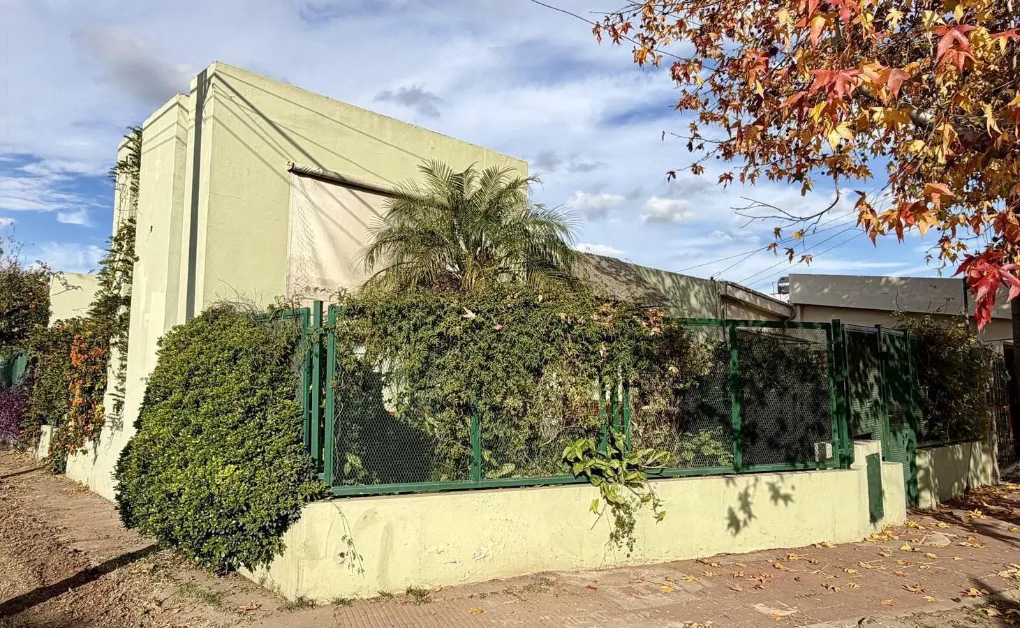 Casa en Fisherton Chaparro 703. Esquina 3 Dormitorios 4