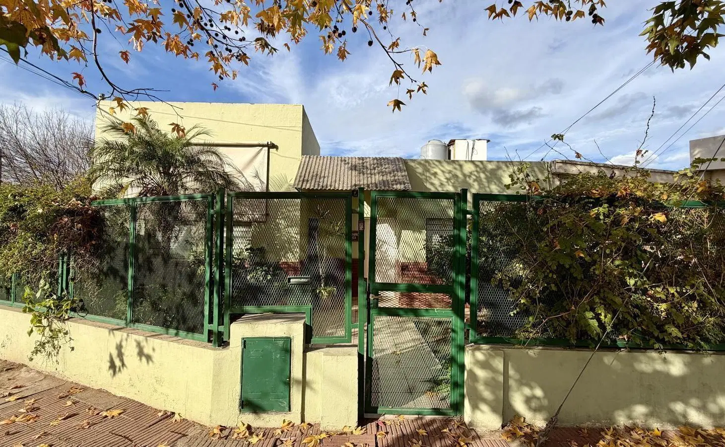 Casa en Fisherton Chaparro 703. Esquina 3 Dormitorios 5