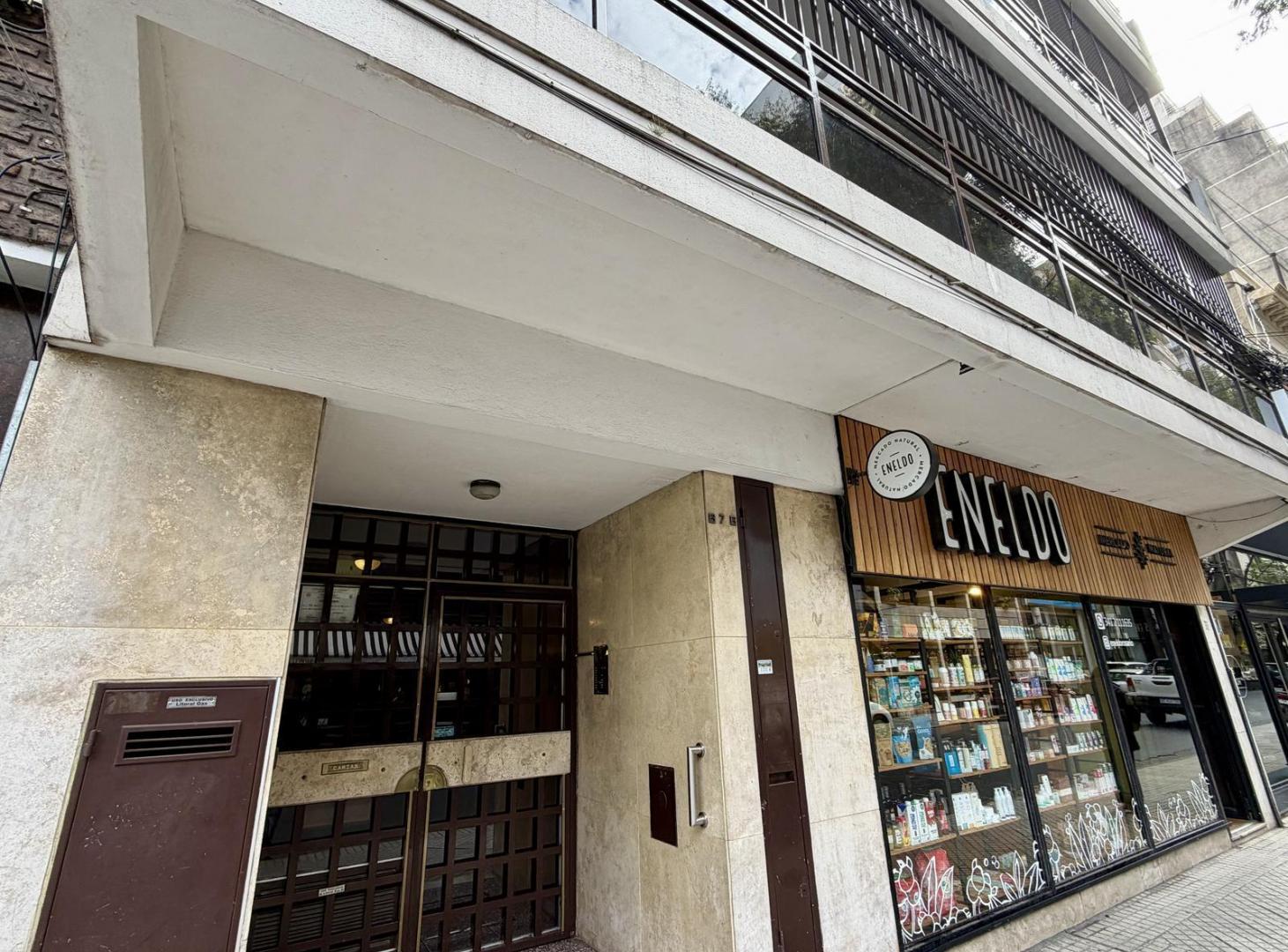 Departamento en Paseo del Siglo. Rioja 876. Frente. Balcón. Amplísimo.
