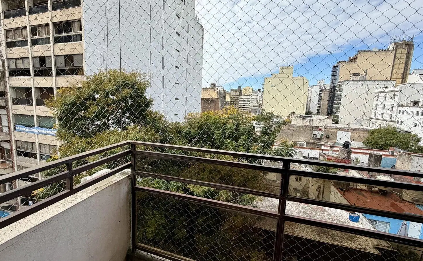 Departamento en Paseo del Siglo. Rioja 876. Frente. Balcón. Amplísimo. 2