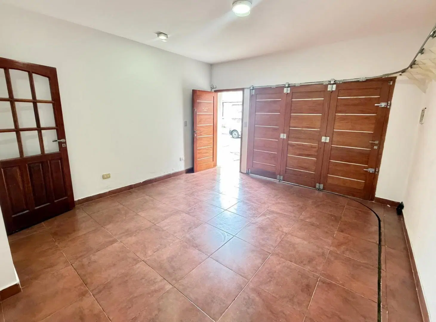 Casa Echesortu. Lavalle y Pje Suarez. Patio. Cochera. Apta Credito 5
