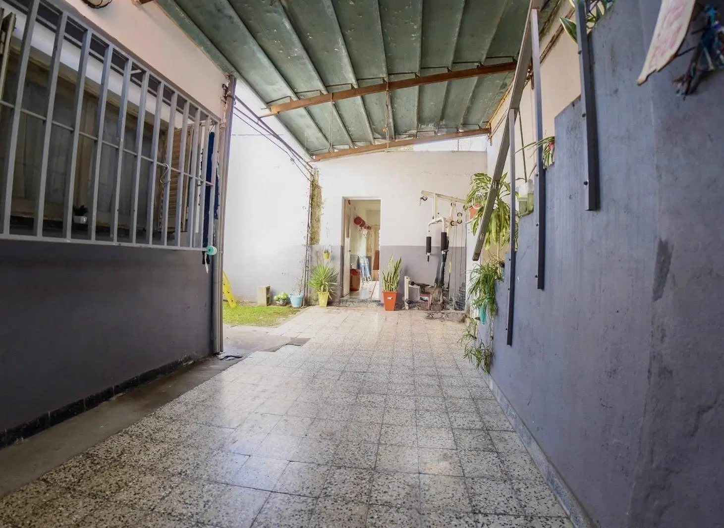 Casa Valparaíso 2109. a metros de Bv Avellaneda y Av. Pte Perón 1