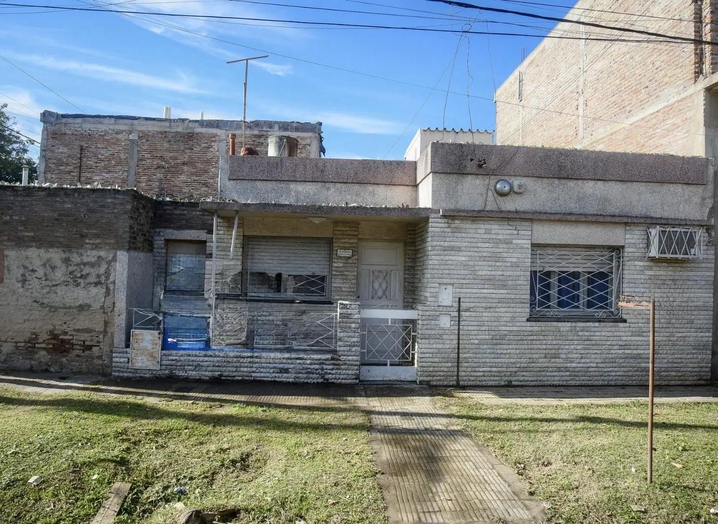 Casa Valparaíso 2109. a metros de Bv Avellaneda y Av. Pte Perón 8